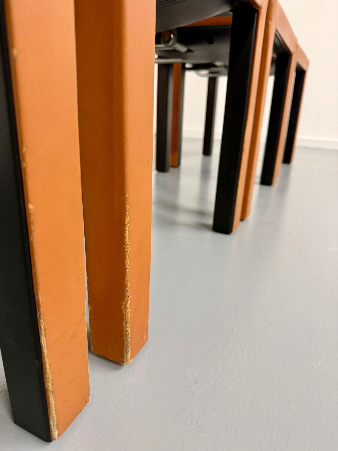 4 camel leather chairs, postmodern design by Paolo Piva for B&B Italia Arcadia.