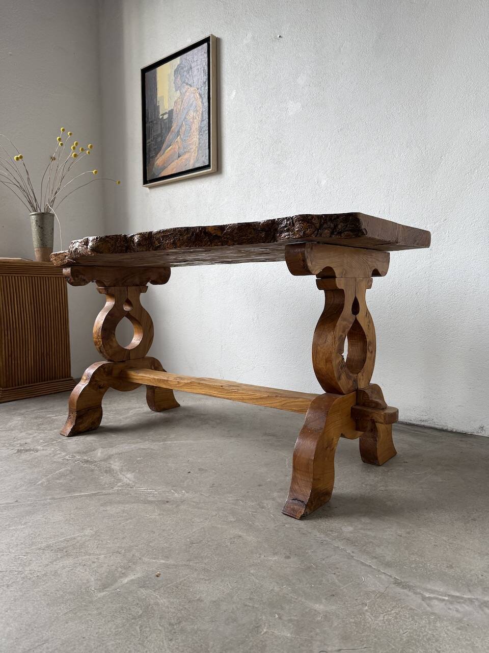Table artisanale en orme massif, art populaire