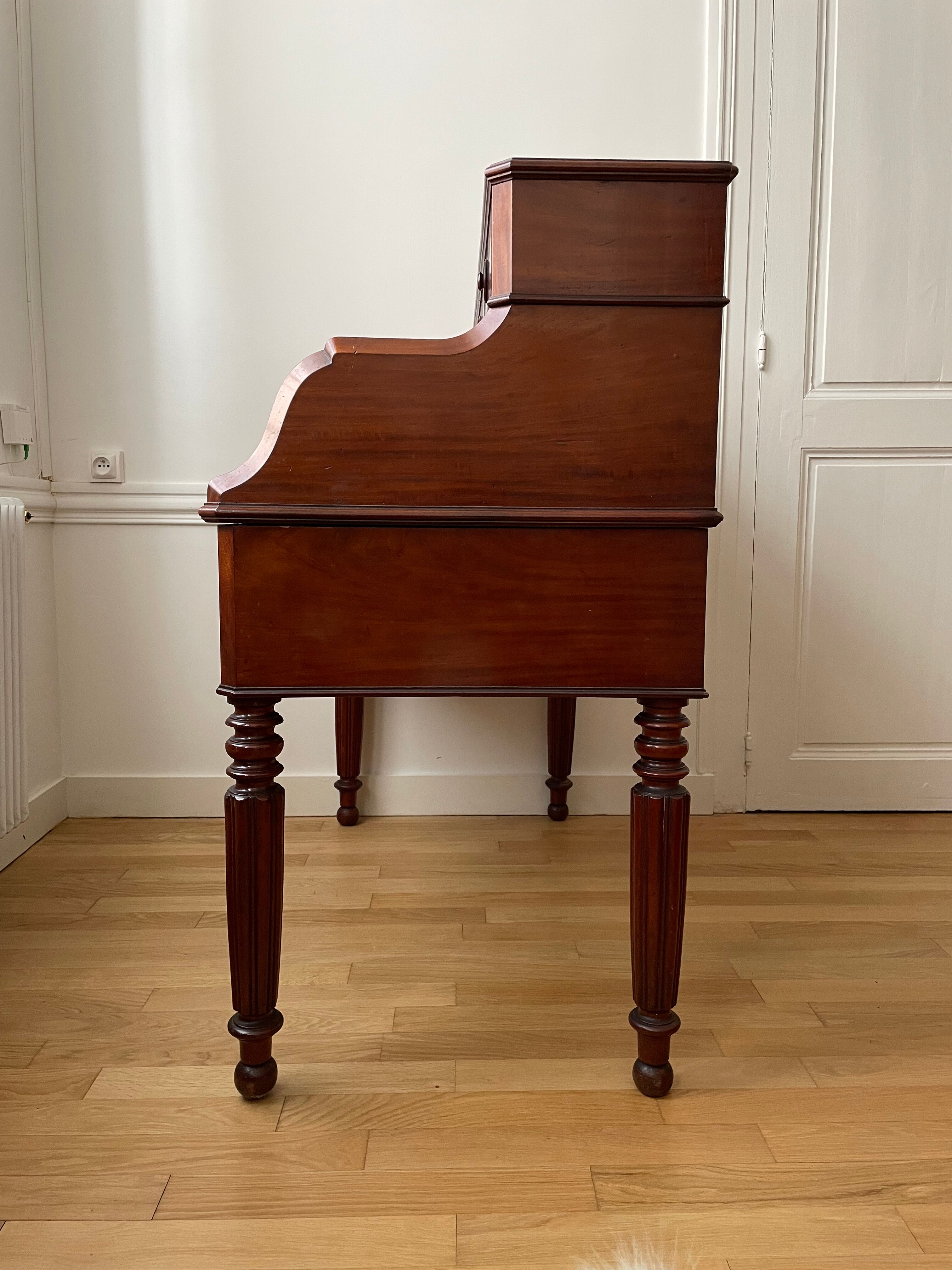 Stepped office XIXth