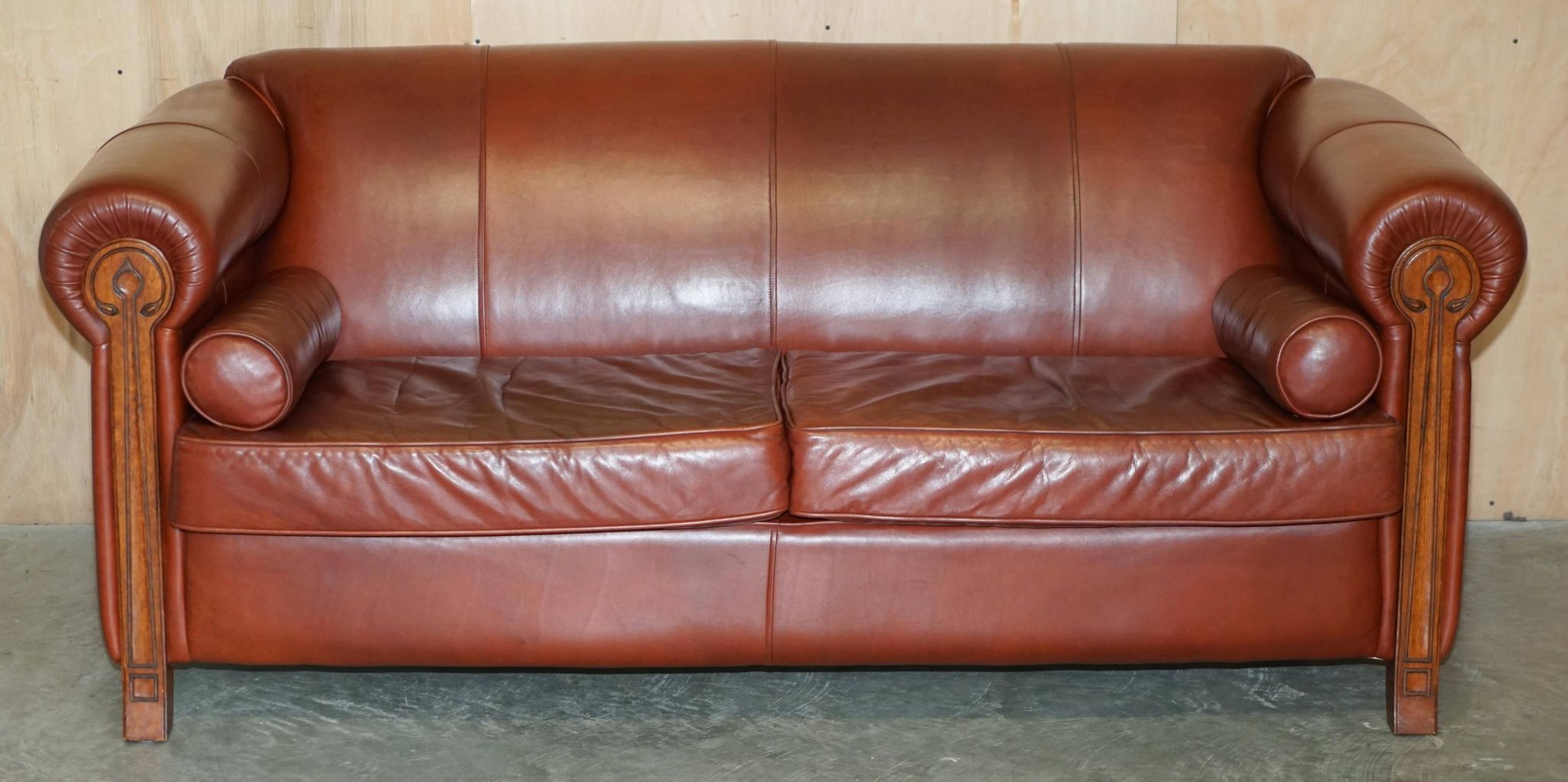 Vintage leather canapé in Art Nouveau style