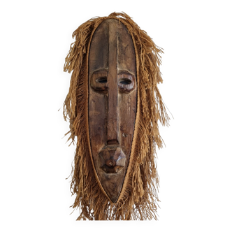 African mask in wood and rope Good condition