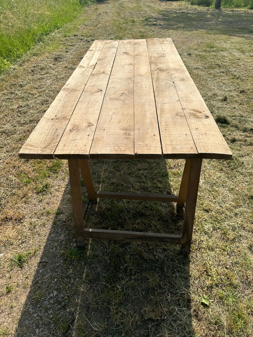 Table and trestles fir tray