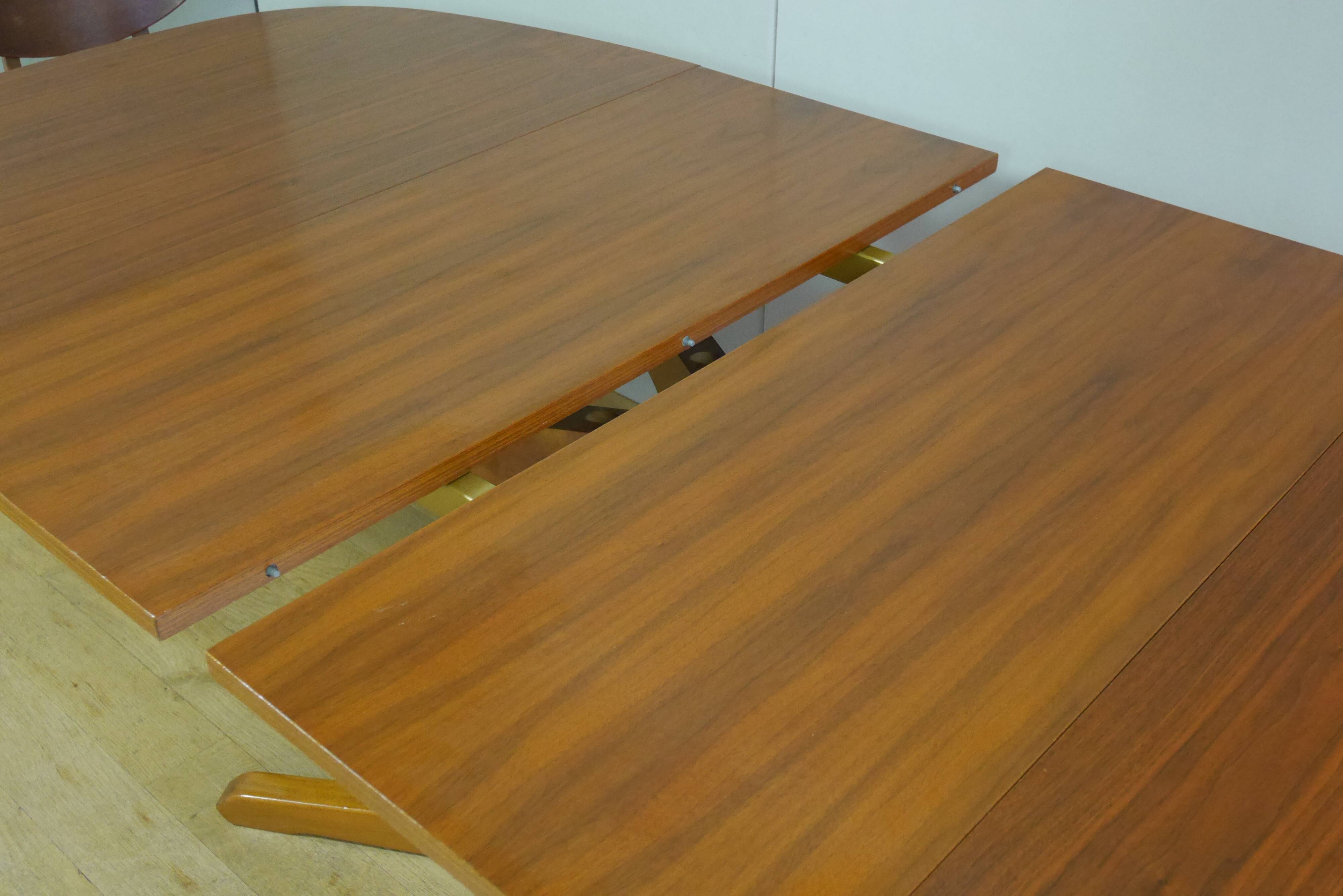 Baumann oval teak table with extensions