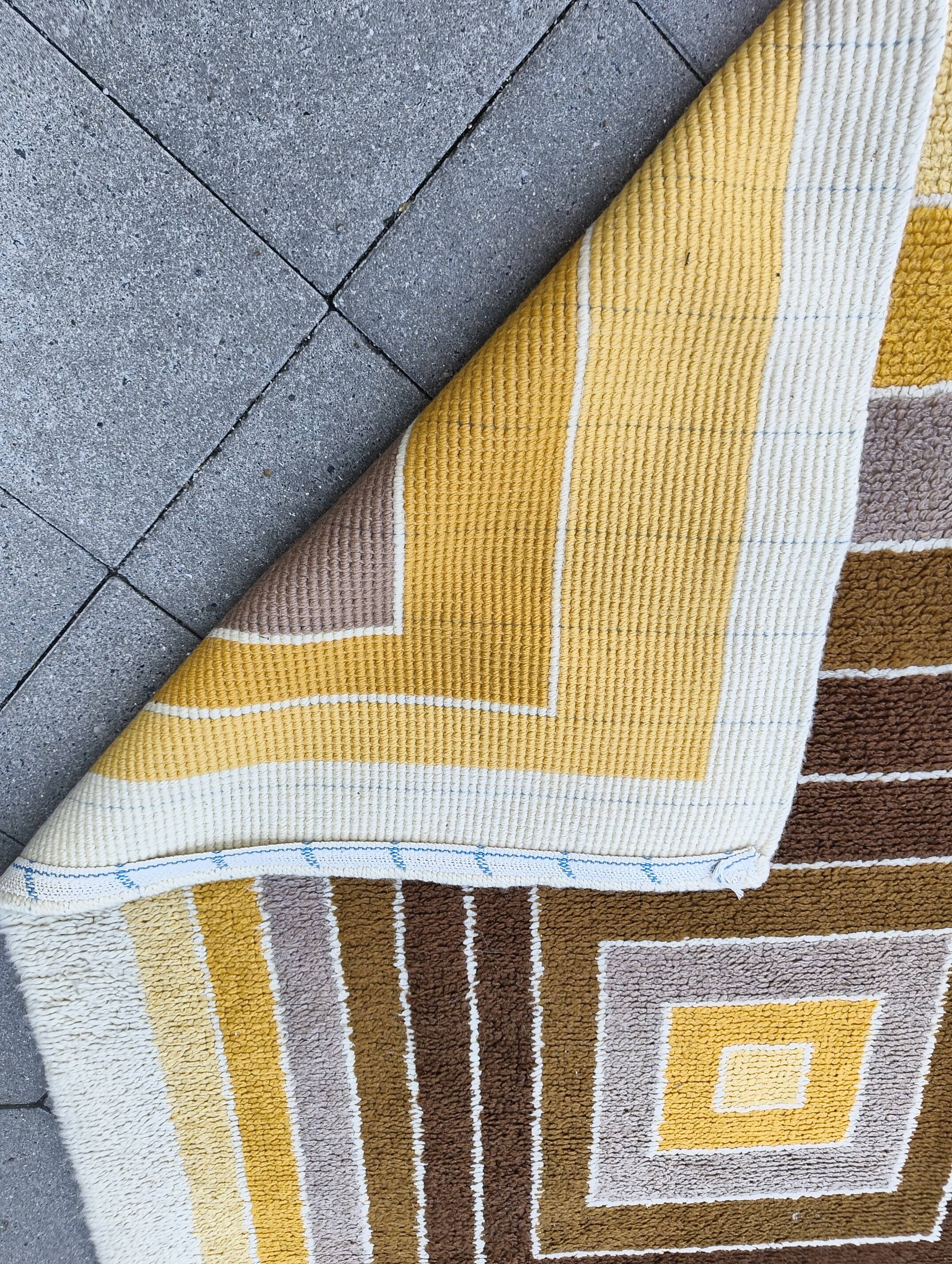 tapis scandinave dans le style de Verner Panton