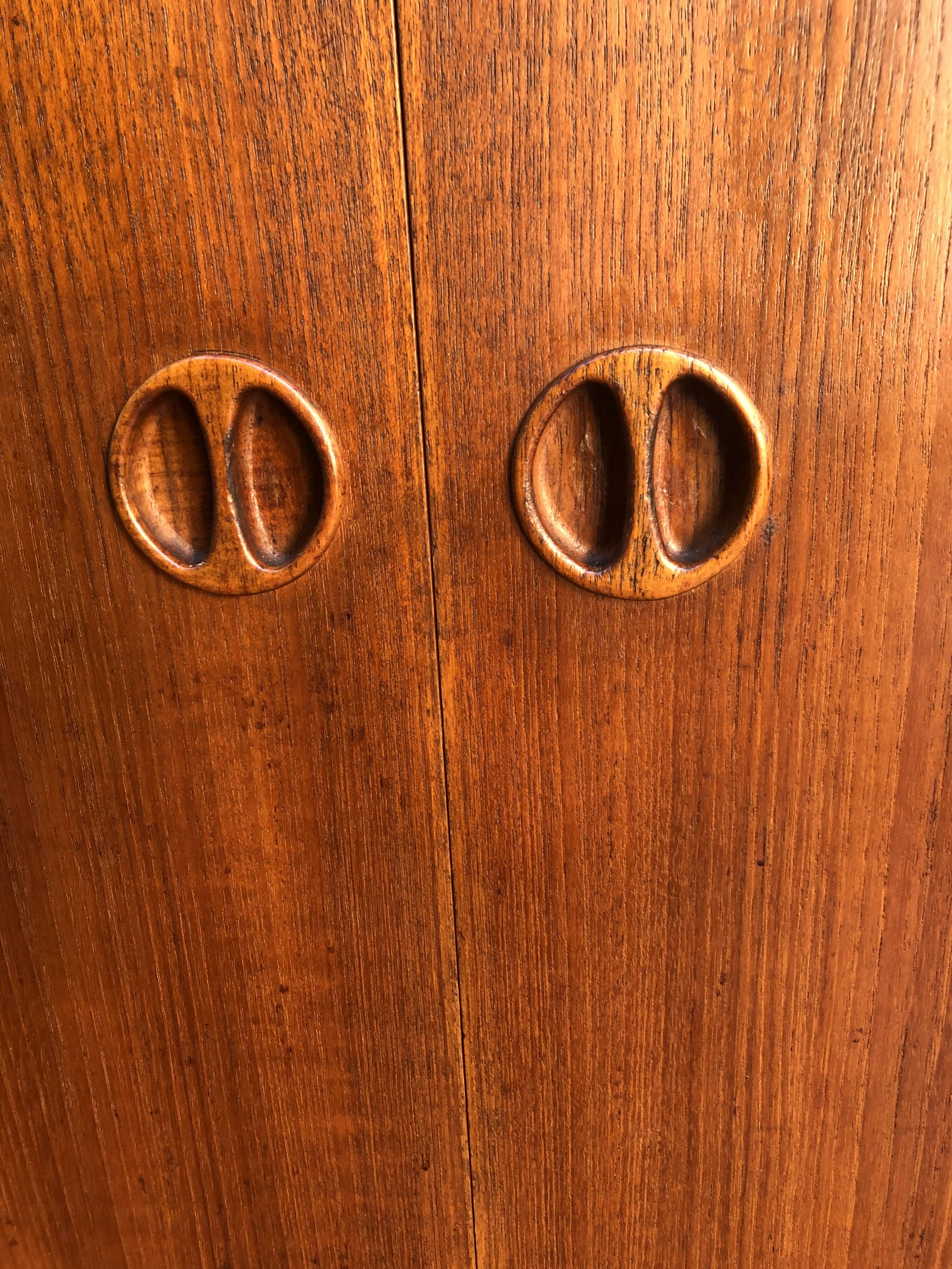 Scandinavian tea shirting 4-door and 5 1960s drawers