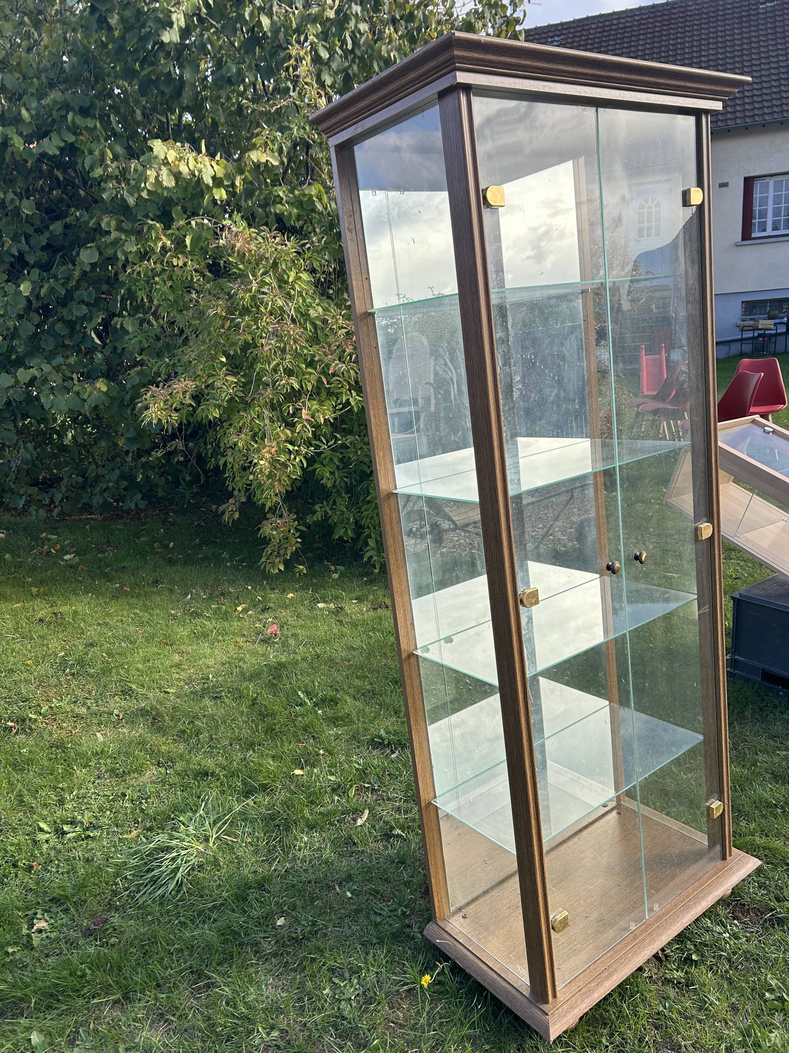 Small display cabinet