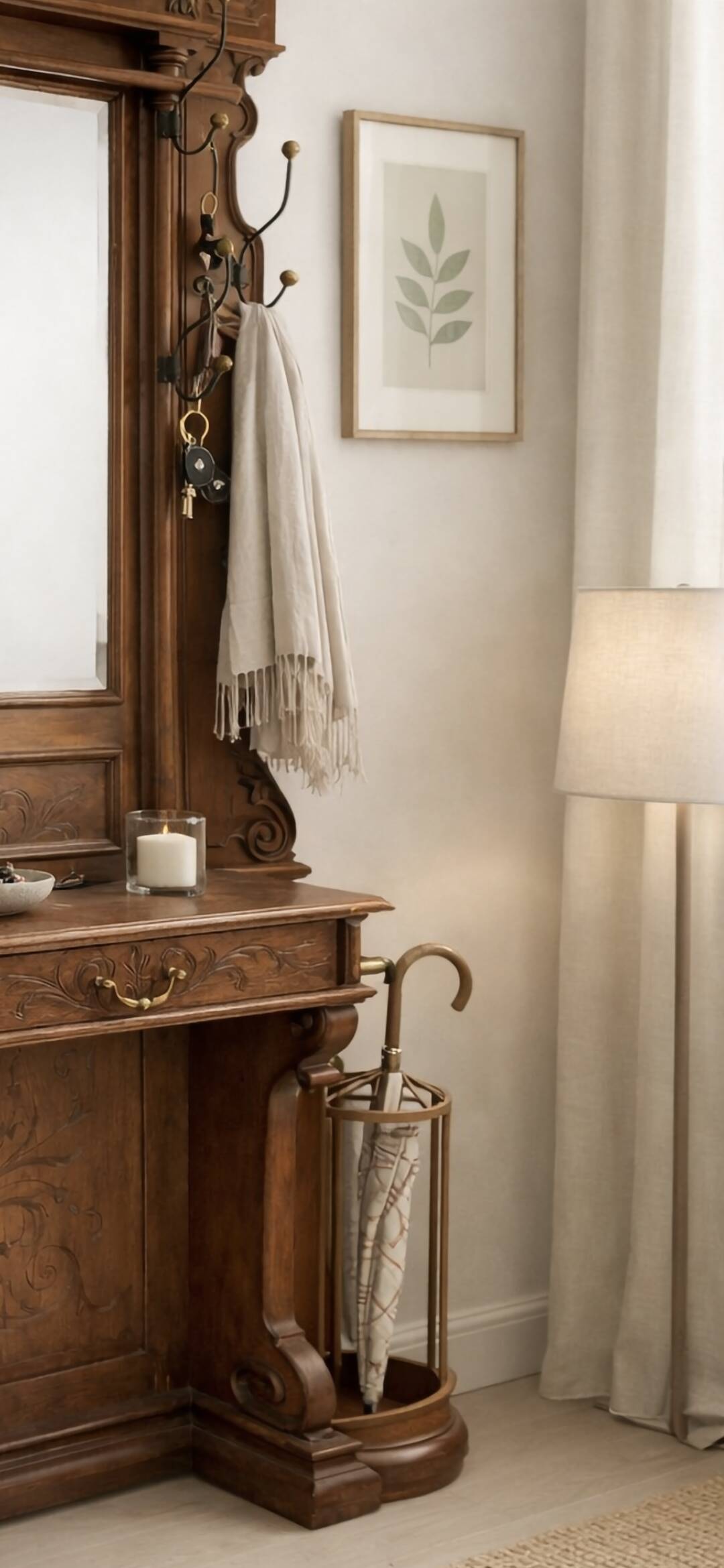 Cloakroom / umbrella stand