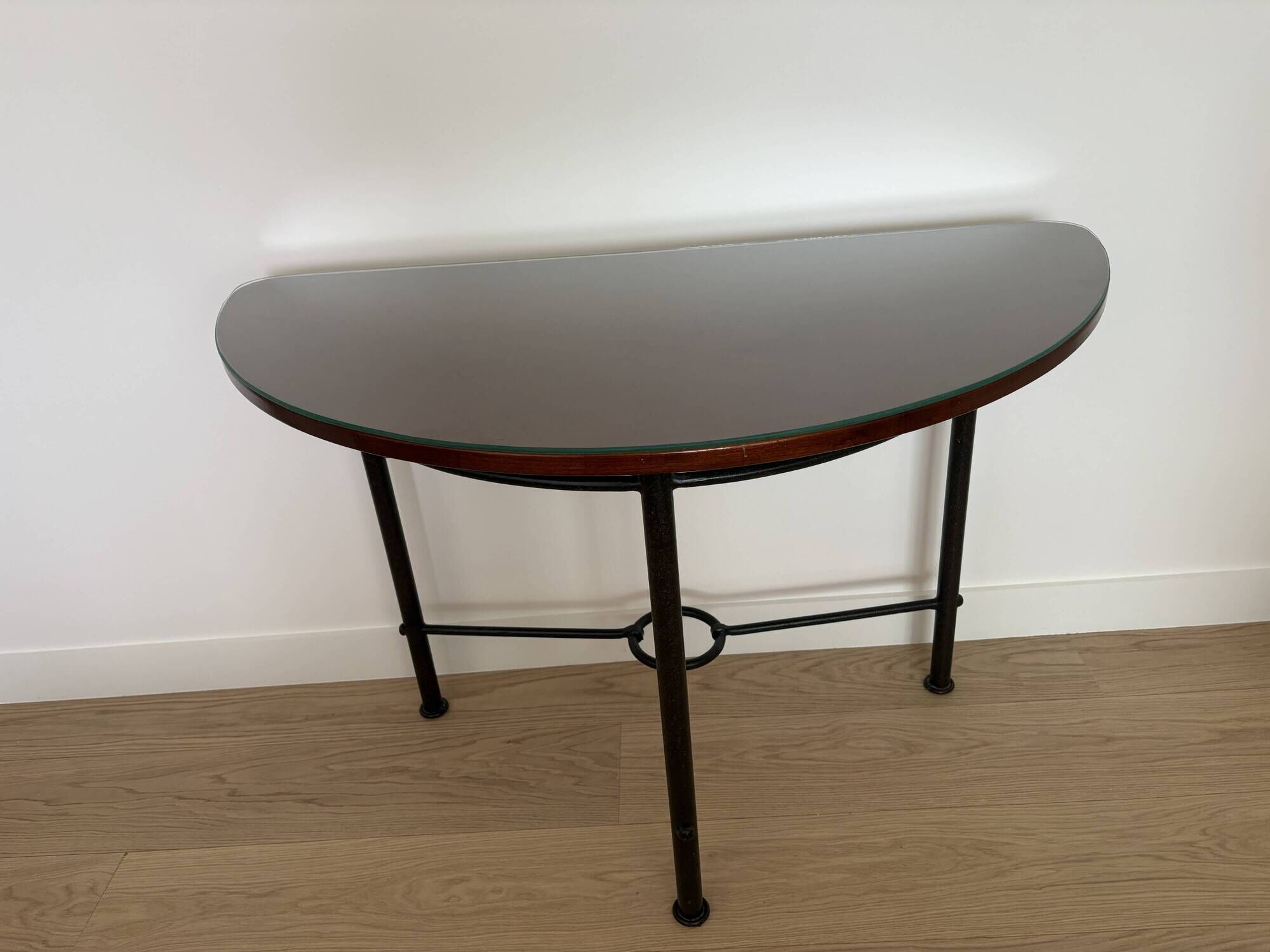 Half-moon console grange in solid cherry wood and wrought iron with a glass top.