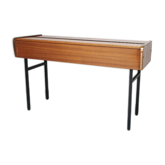 Console metal feet