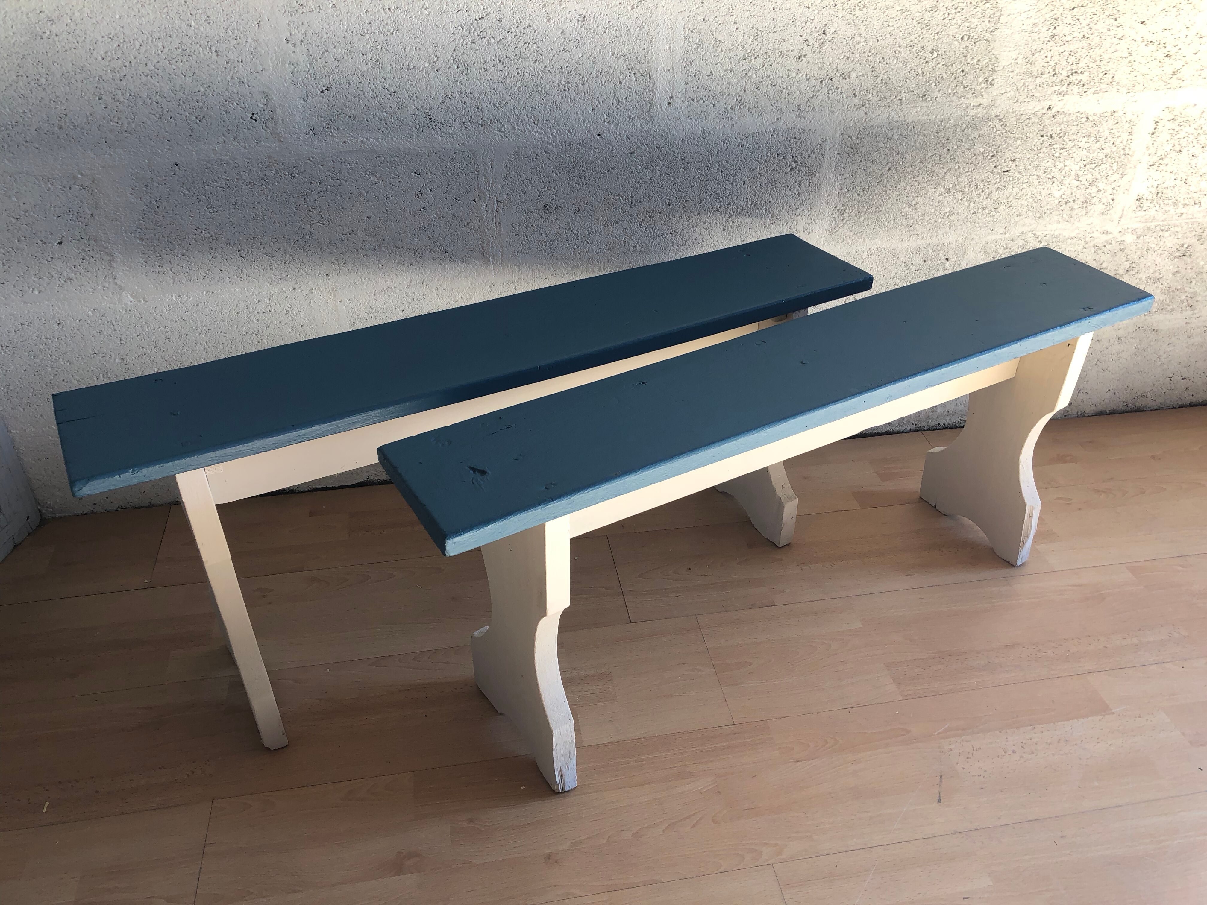 Duo de bancs en bois vintage