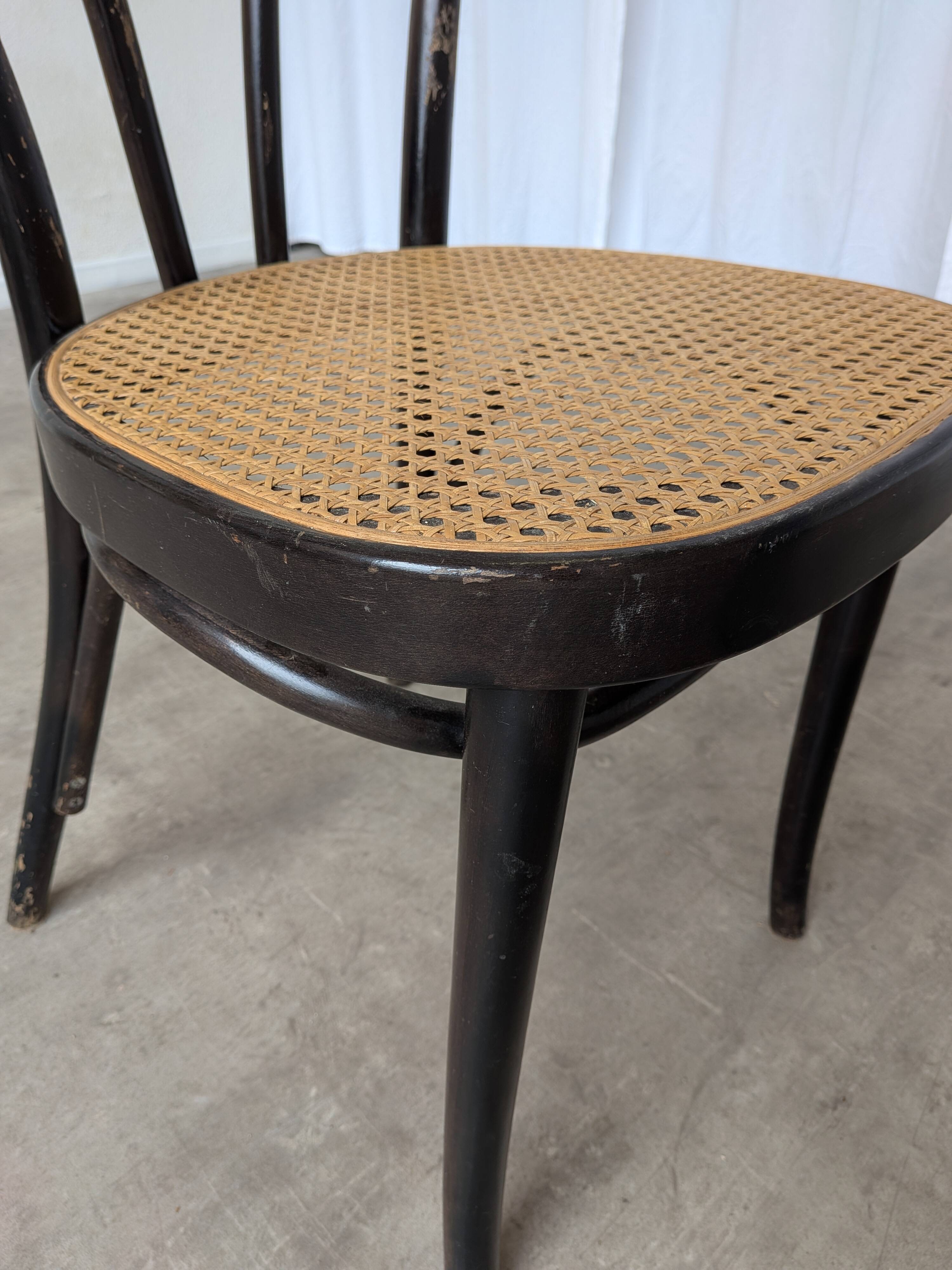 Chaise de salle à manger vintage style Thonet en bois noir et assise en cannage 1970