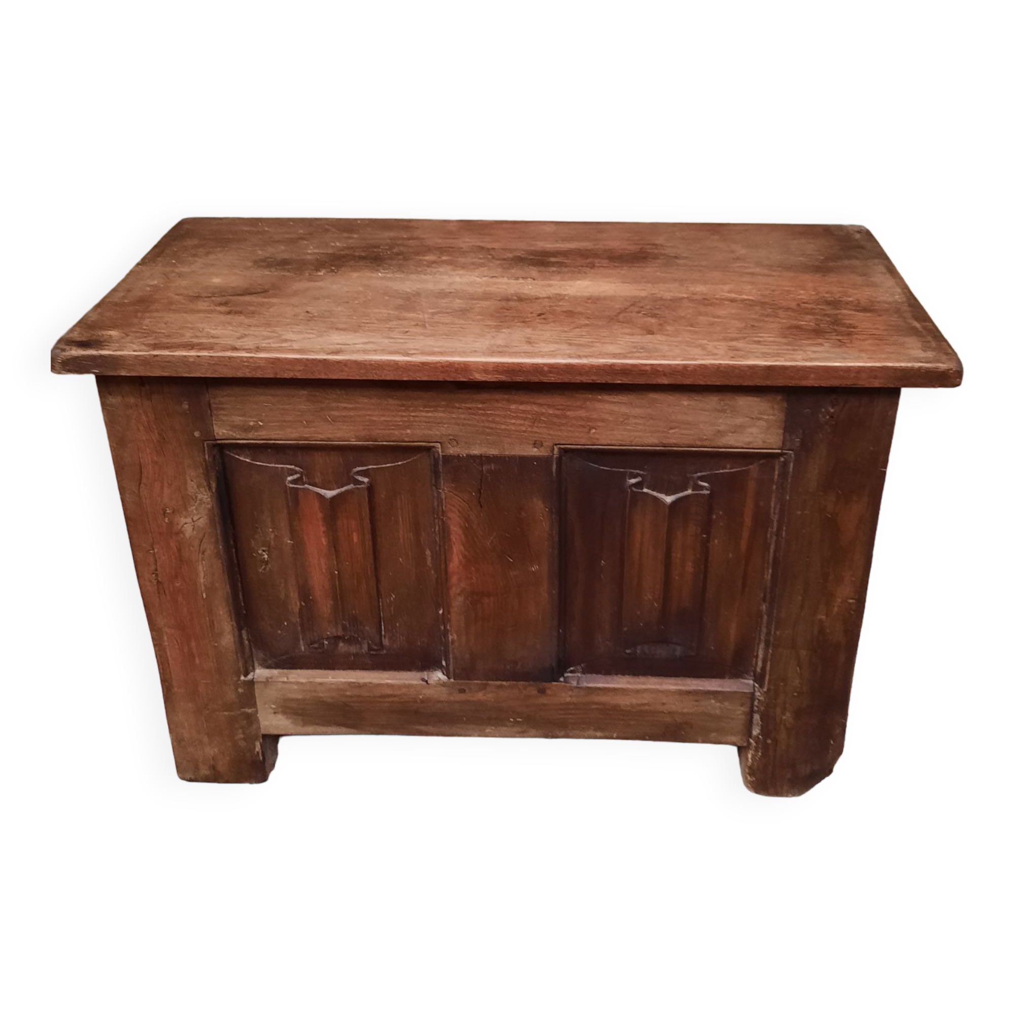 Oak chest with towel pleats