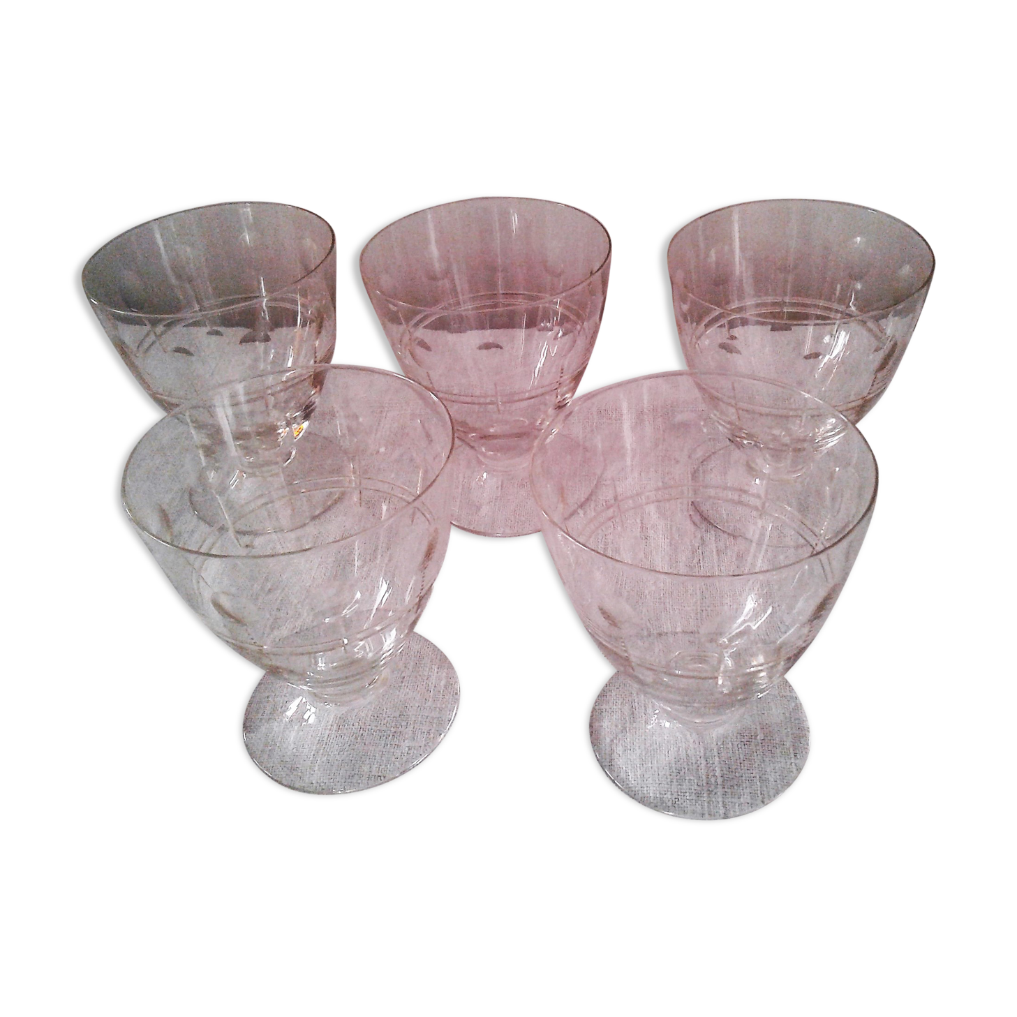 Lot of 5 engraved wine glasses