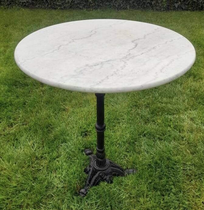 Marble bistro table for Bérengère Pro