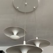 Suspension cascade design 3 white metal saucers