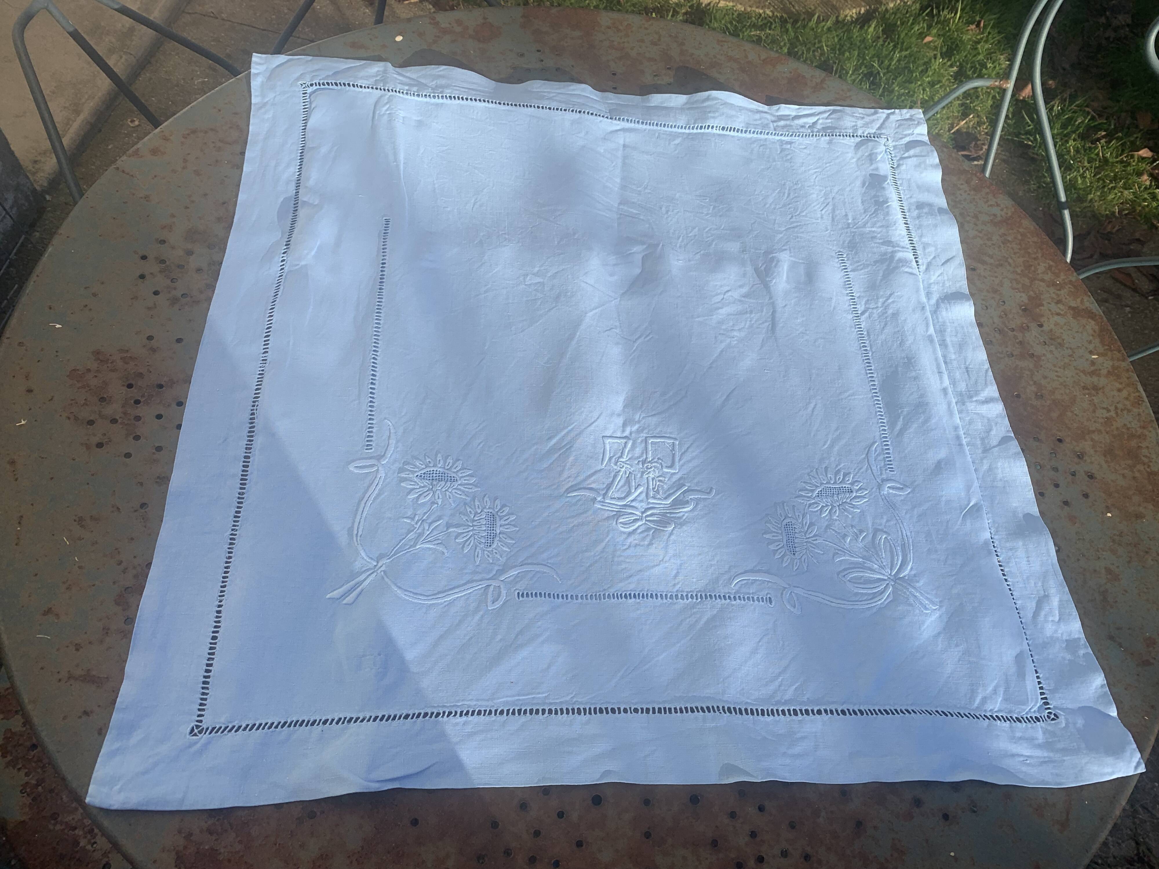 6 cotton and linen napkins, pastel blue, embroidered, OG monograms,