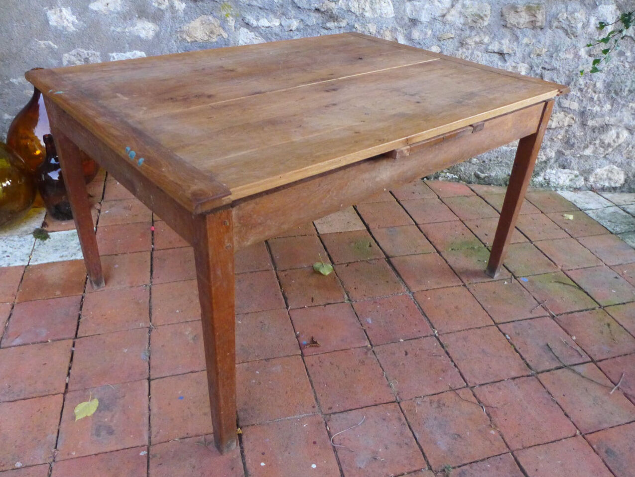 Extendable farm table