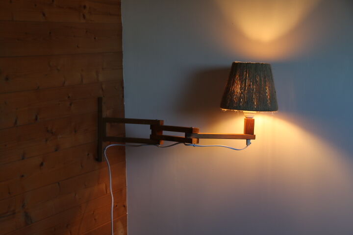 Wooden stem wall lamp