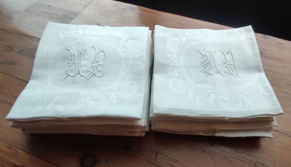 12 serviettes de table anciennes monogramme MD