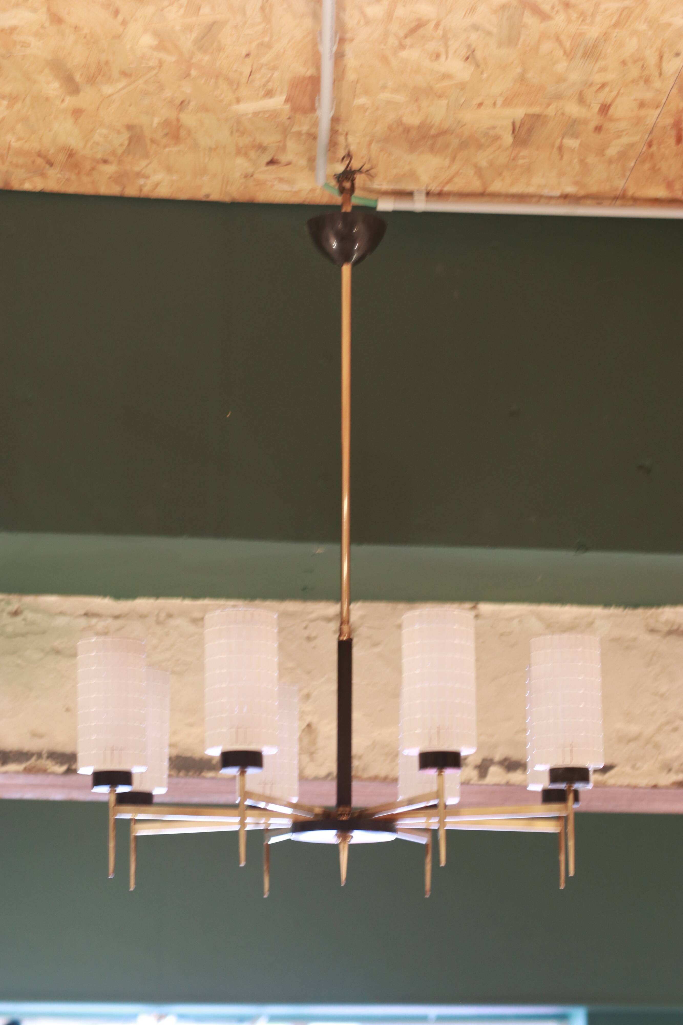 Lustre mid-century en laiton