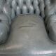 Fauteuil Chesterfield bleu en cuir de vachette de style anglais