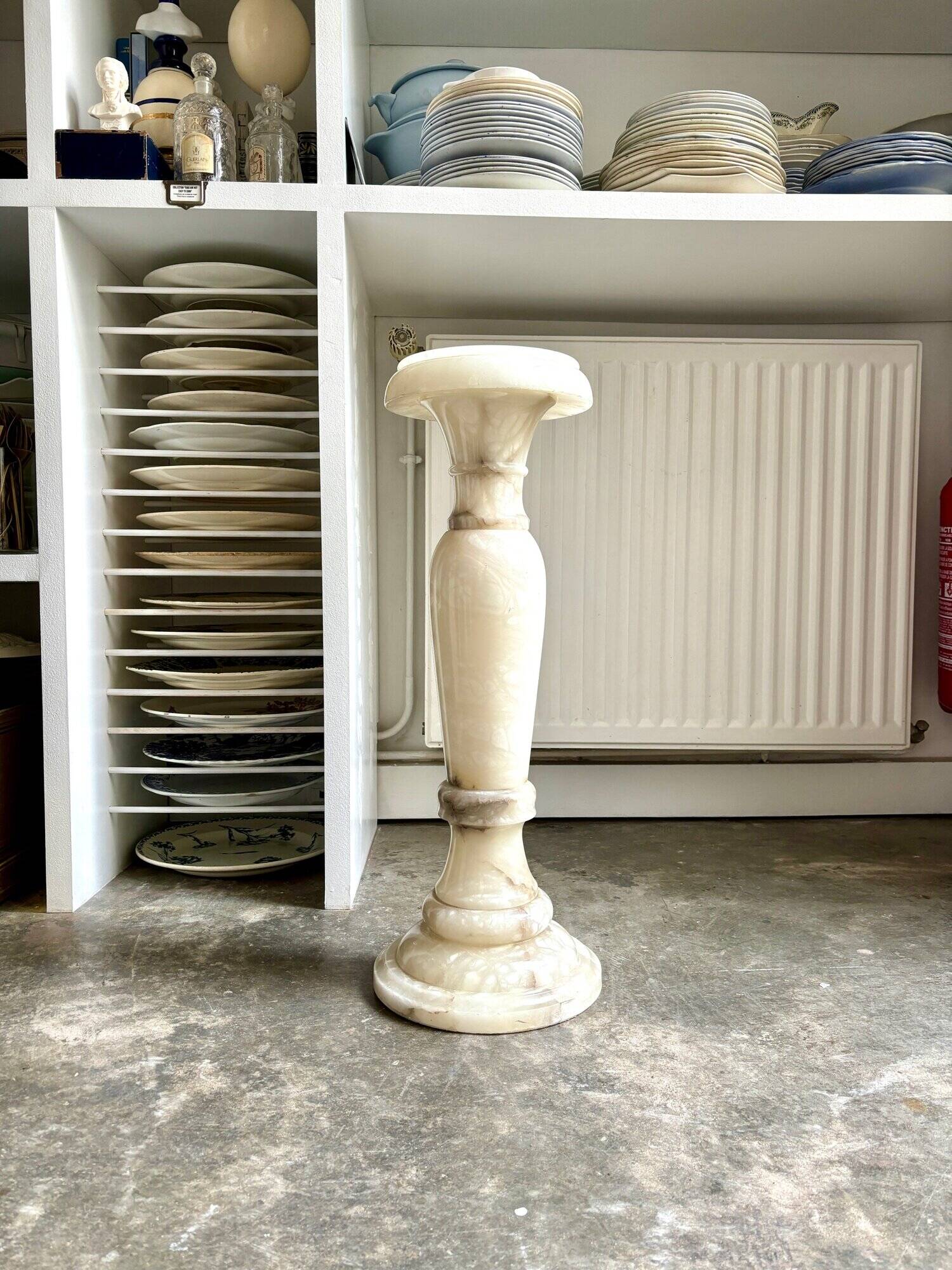 Column, alabaster saddle