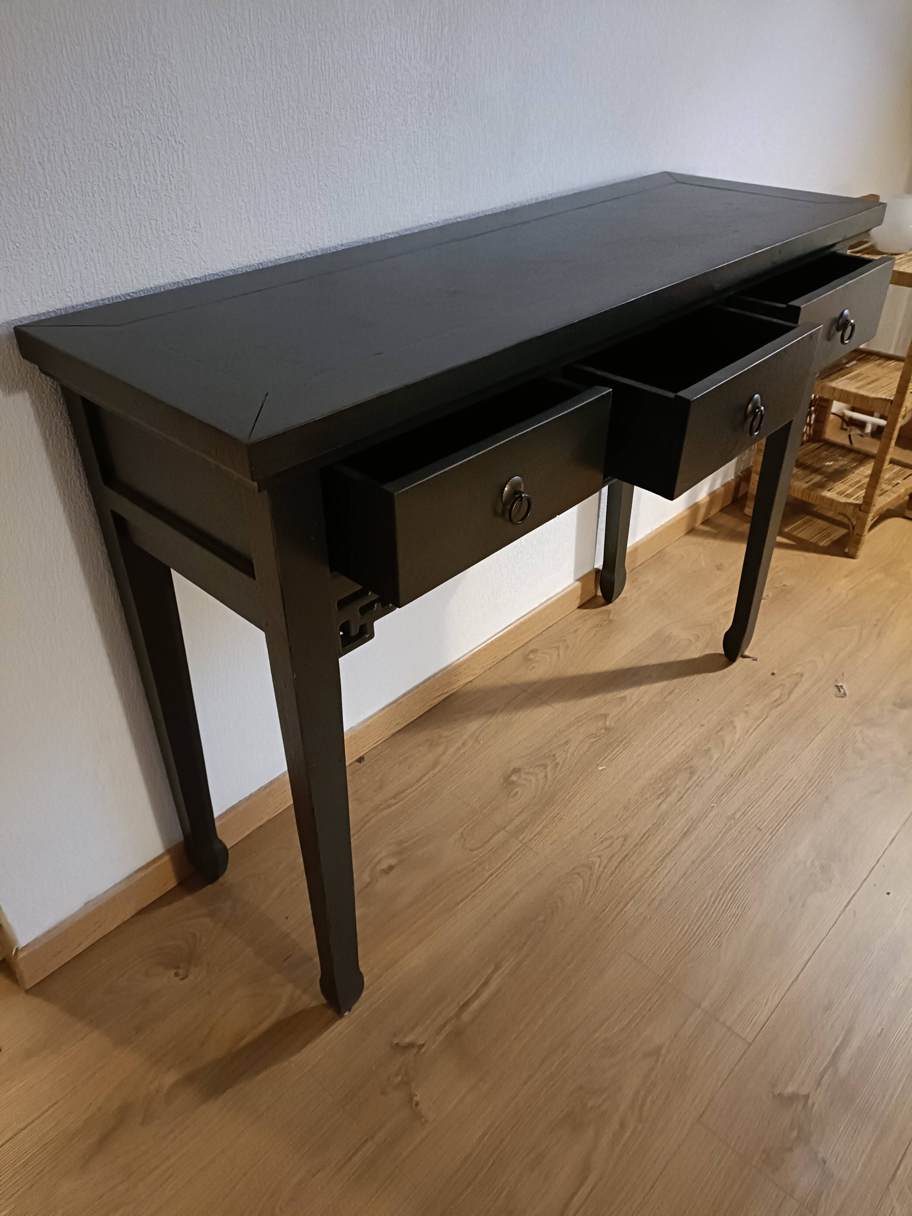 Console in pine japan jade tika