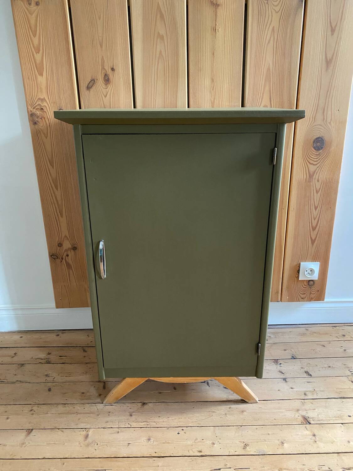 Antique 1-door boarding school furniture