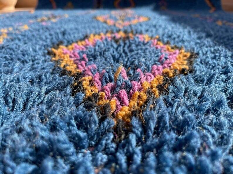 Tapis Handmade Marocain bleu décoré 200cmx300cm