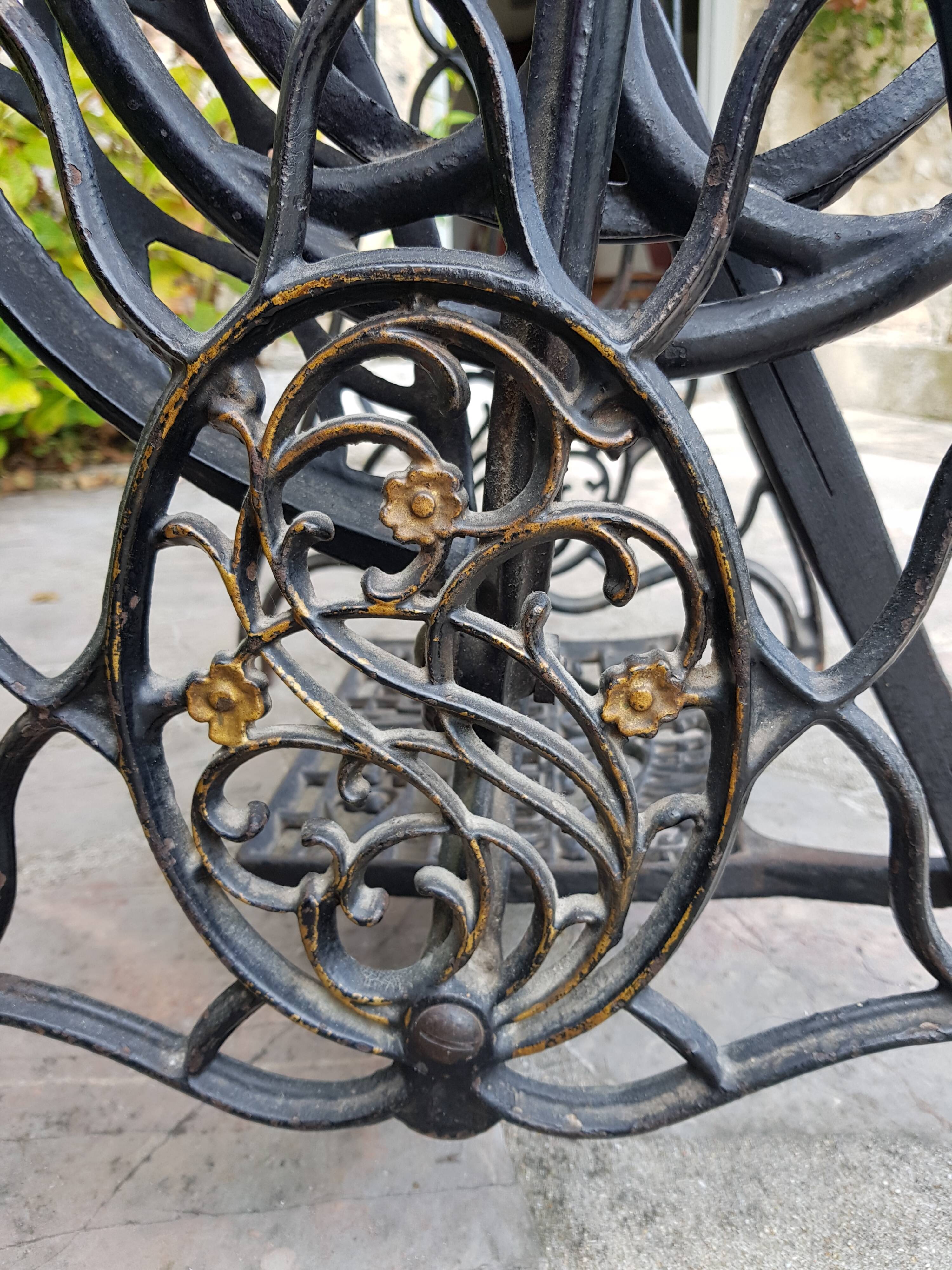 Old sewing machine H. Vigneron