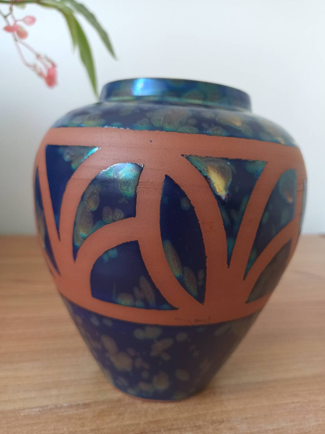 Hand-turned stoneware vase – Iridescent glaze