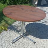Formica round table