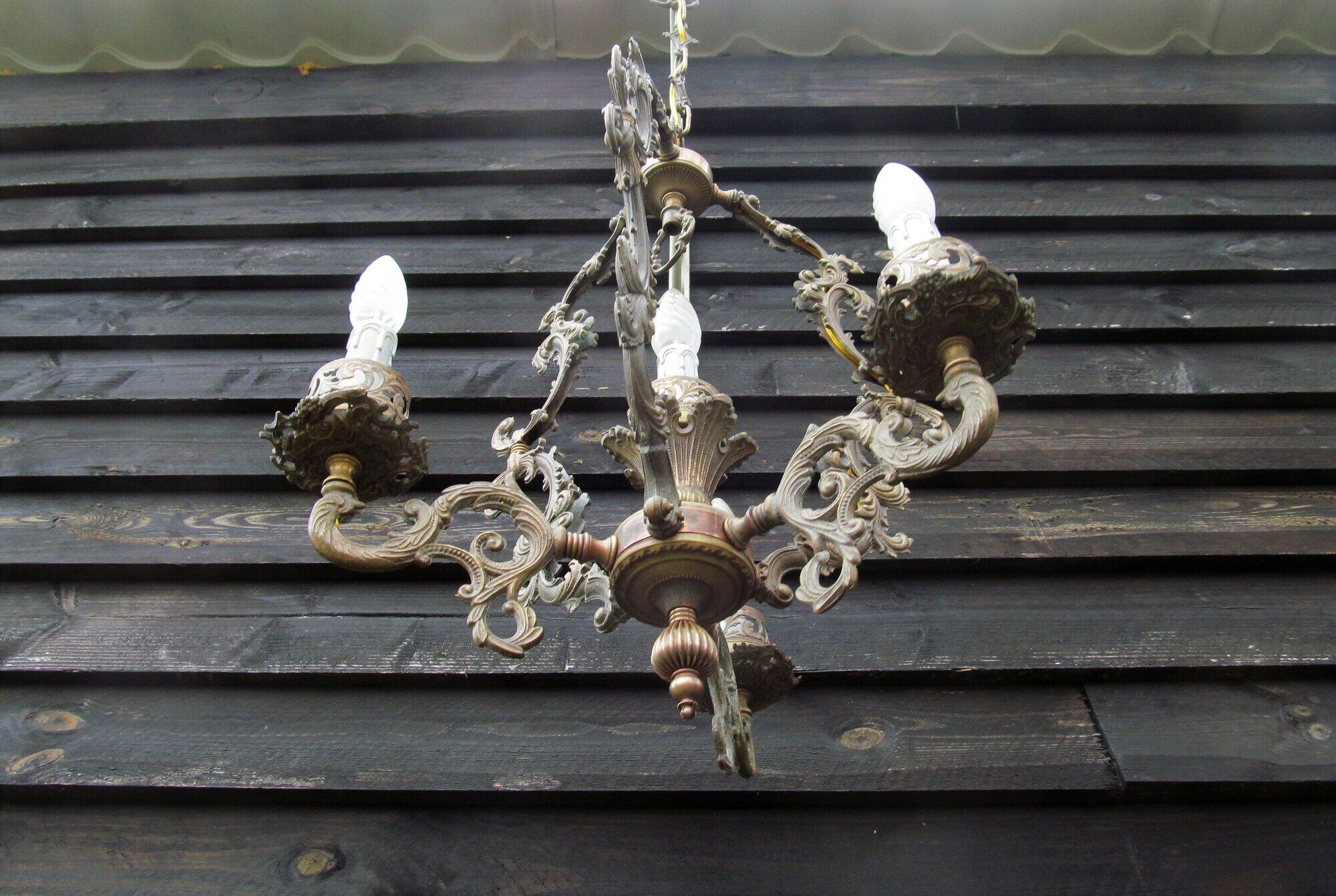 Italian Vintage patinated bronze chandelier with 4 lights with a beautiful wow patina
