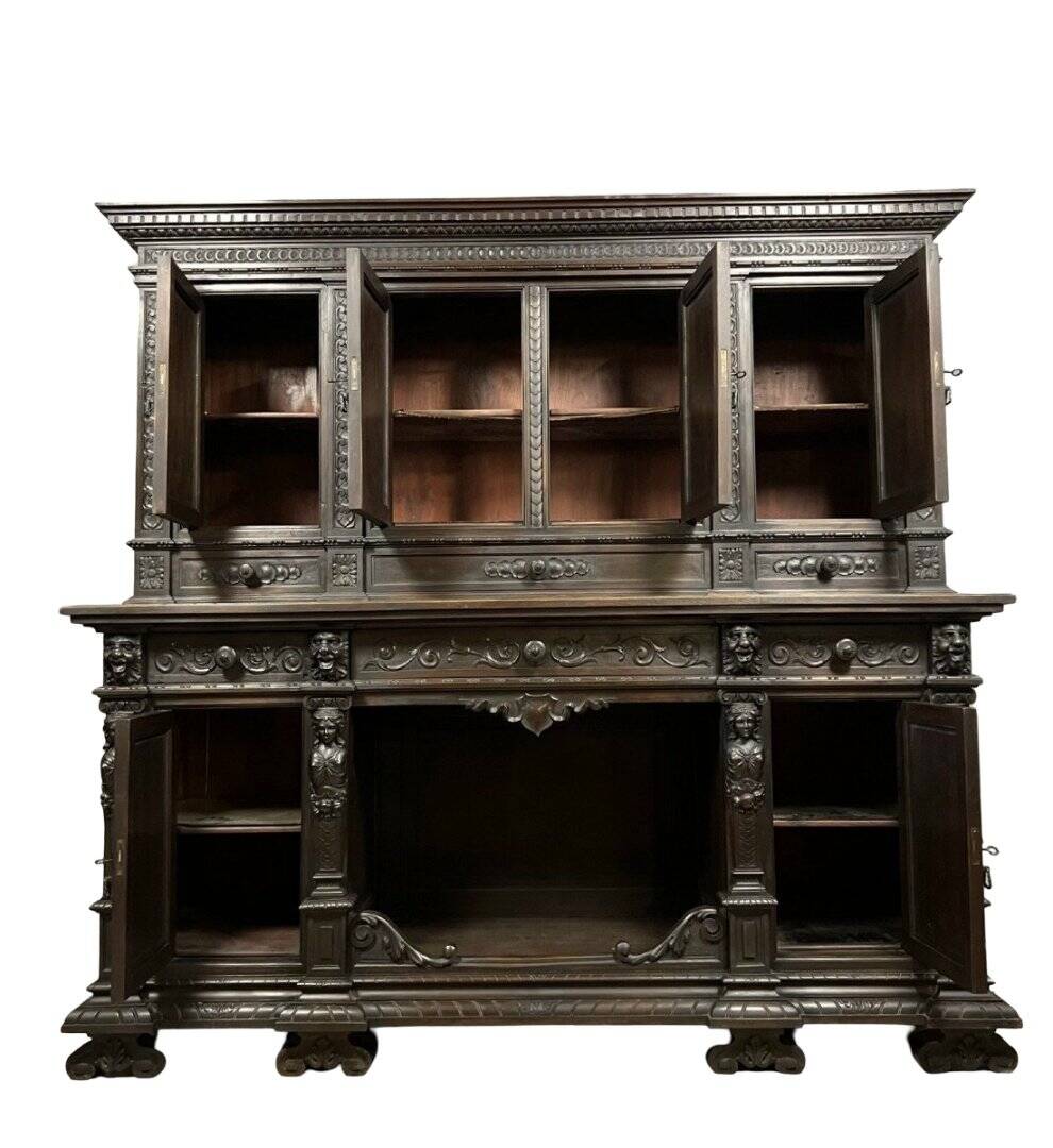 Important Renaissance buffet in solid walnut.