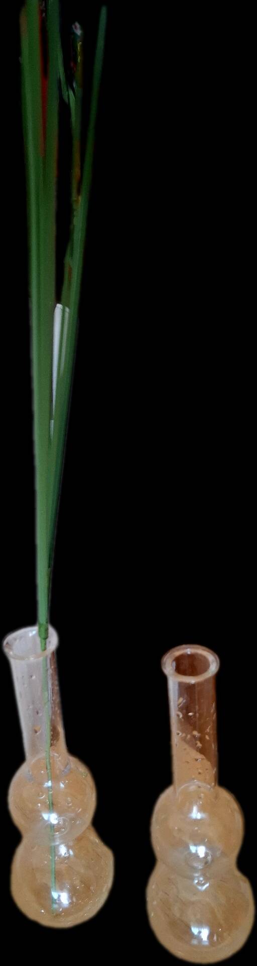 Single-stem vases made of flasks