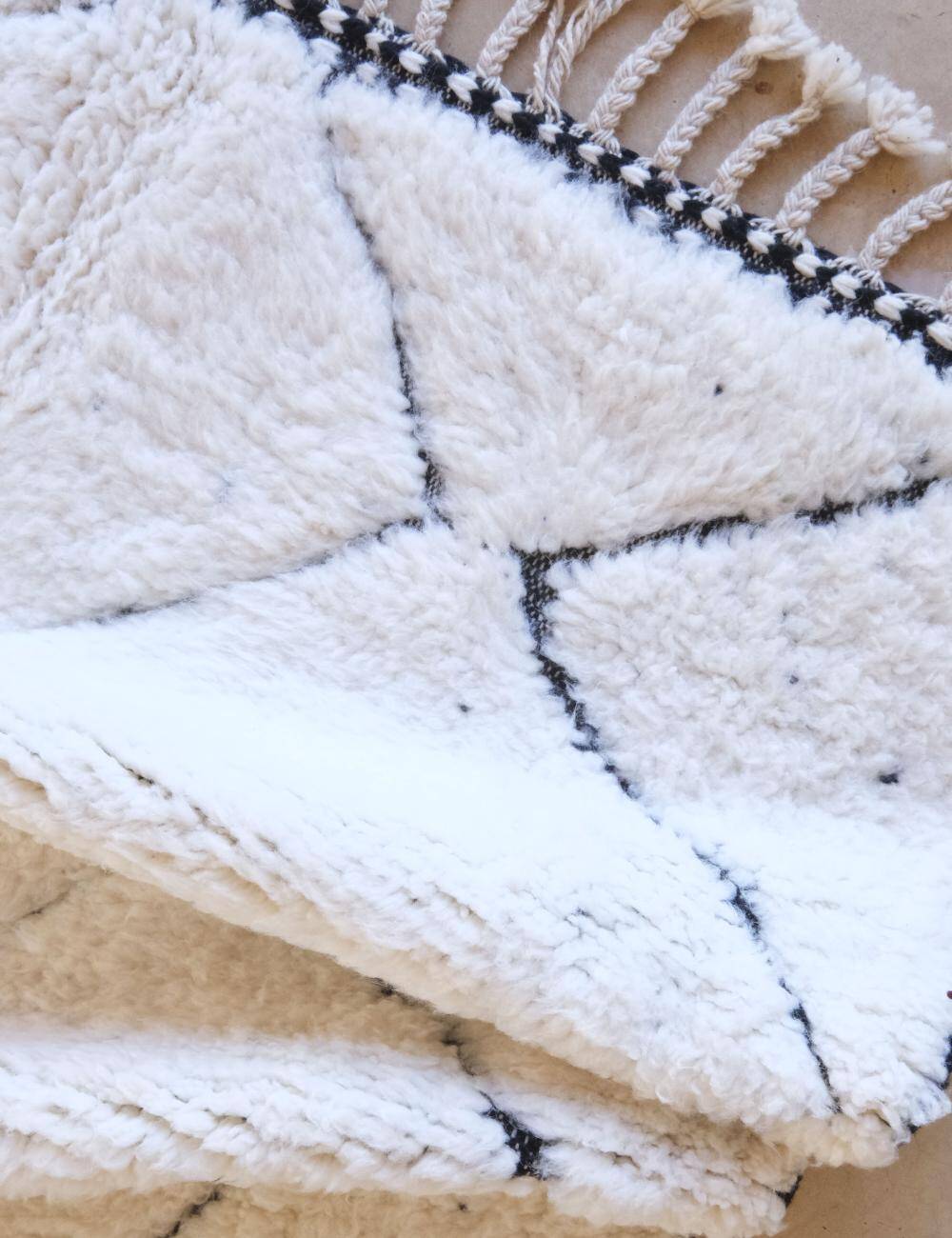 White Beni Ourain Rug - 208 x 137 cm