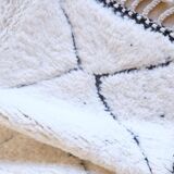 White Beni Ourain Rug - 208 x 137 cm