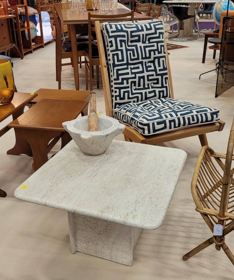 Fauteuils français années 50 bois et tissus