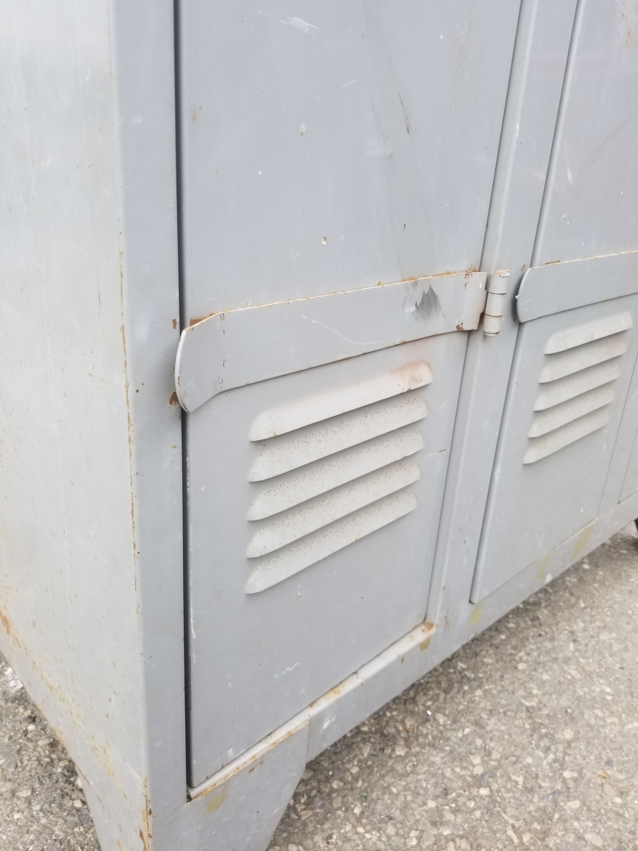 Vintage indus metal wardrobe