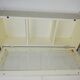 Vitrine en bois peint