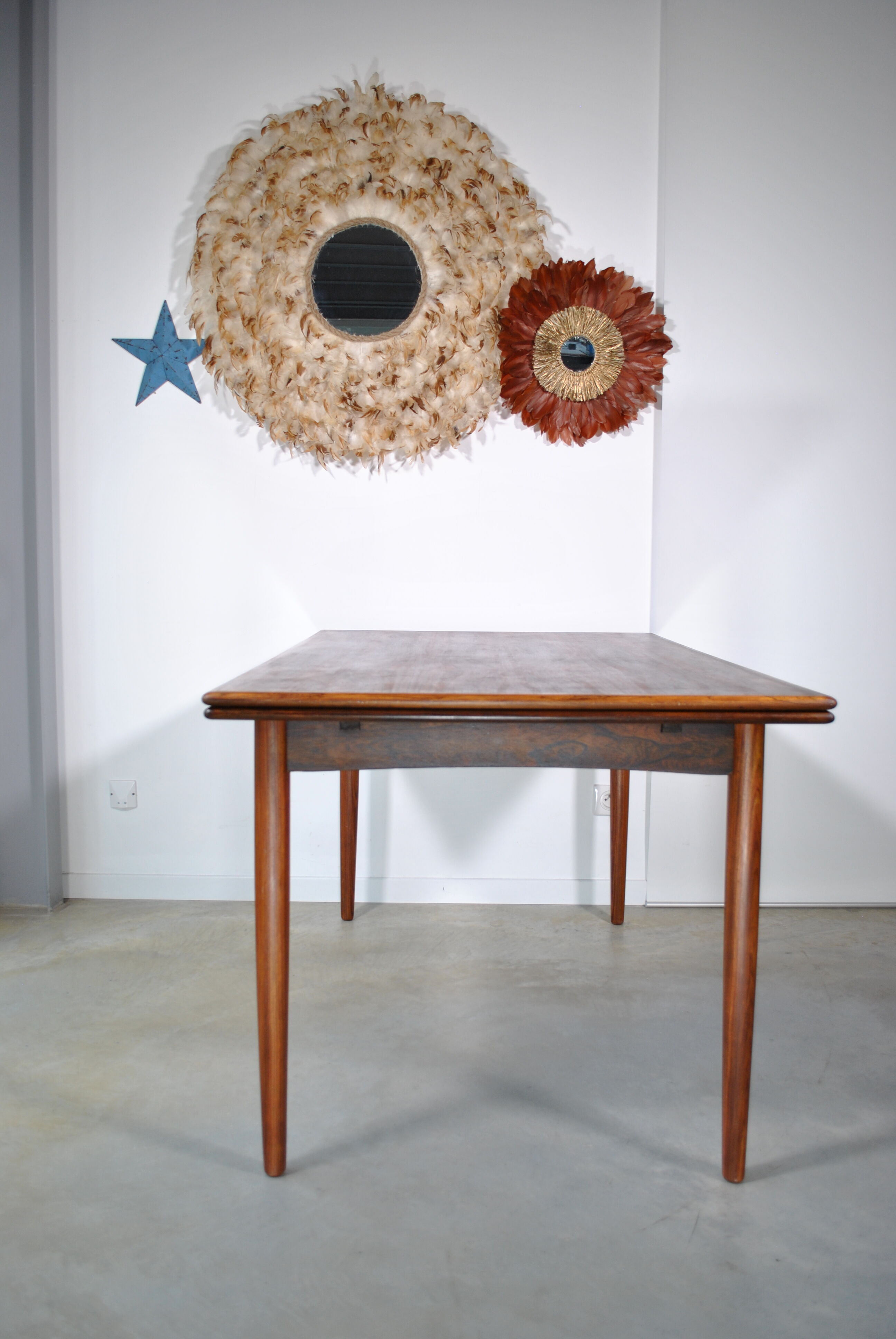 Extendable rosewood dining table year 60