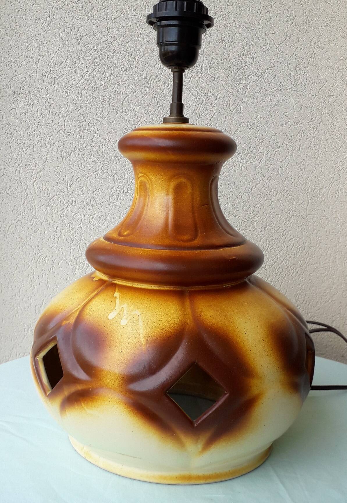 Ceramic lamp base