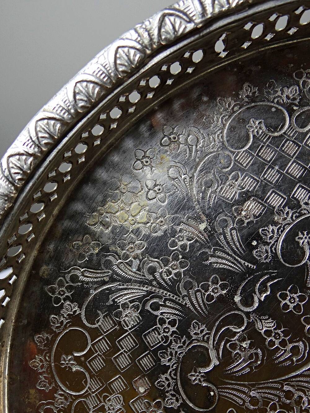 Small Moroccan tripod tea tray in silver-plated metal, vintage chiseled decoration.