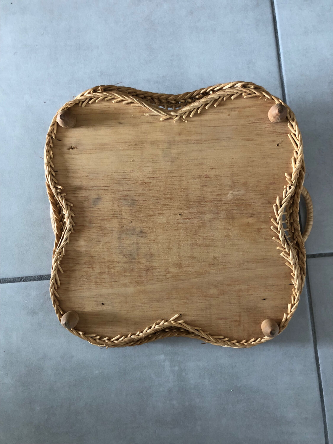 Petit plateau en rotin