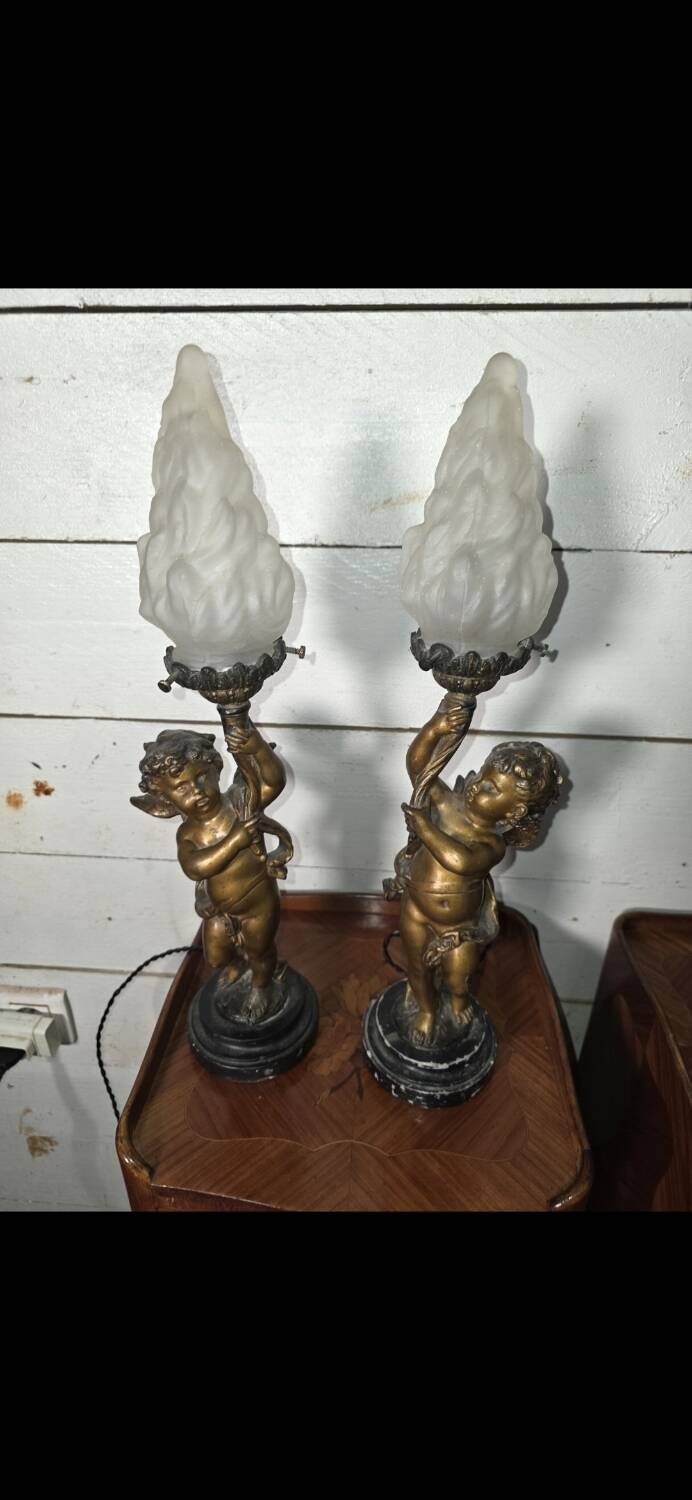 Pair of putti angel lamps from the 19th century.