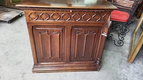 Ancien bureau 9 tiroirs en noyer de style gothique ref je