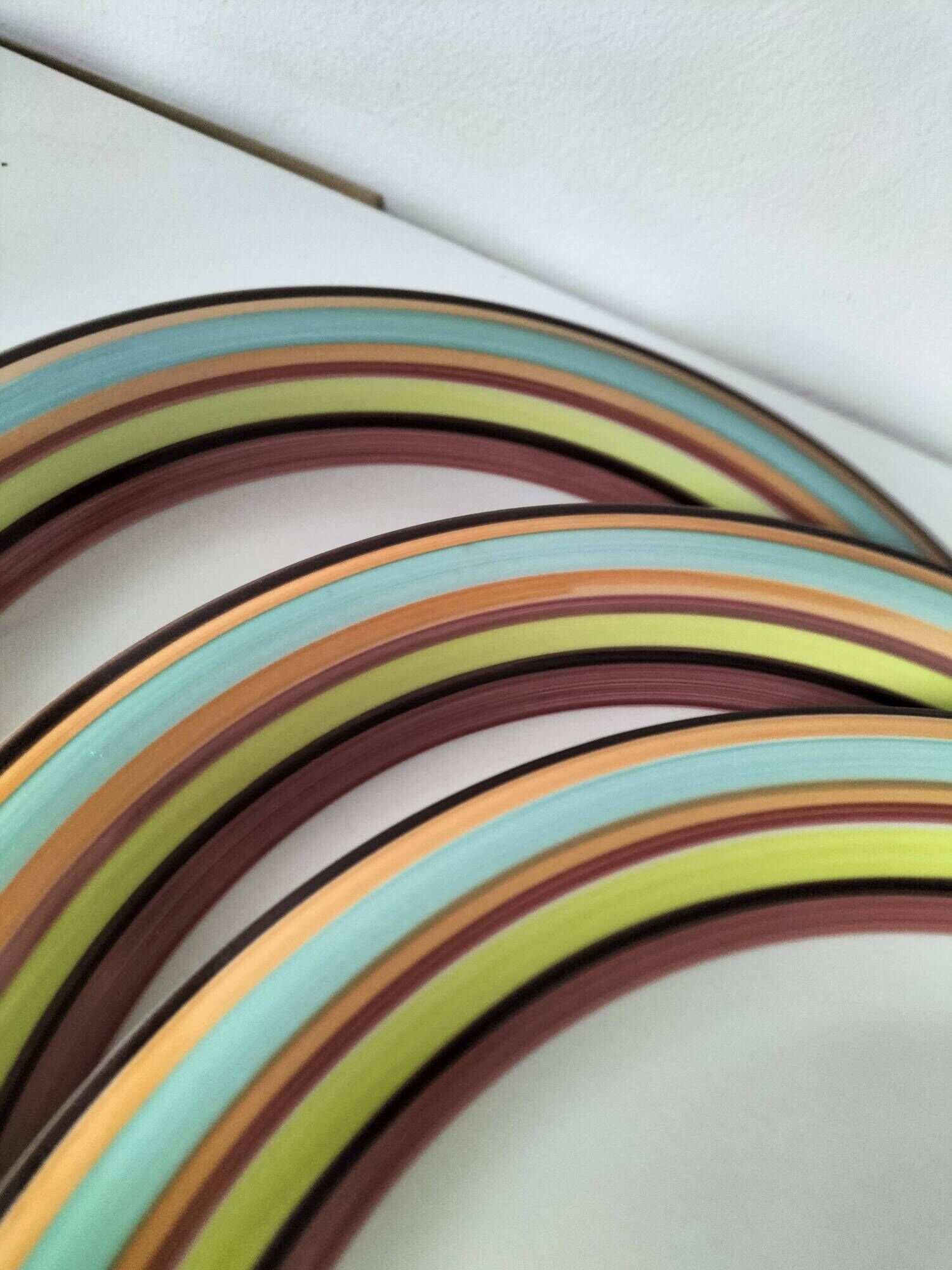 4 large graphic plates with multicoloured stripes – 26 cm