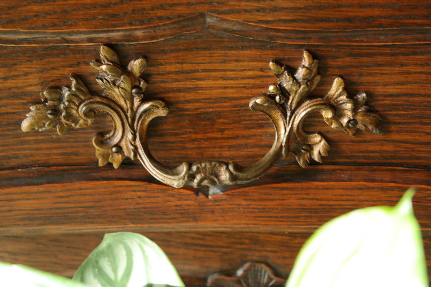 Louis XV style commode in solid oak, 20th century.