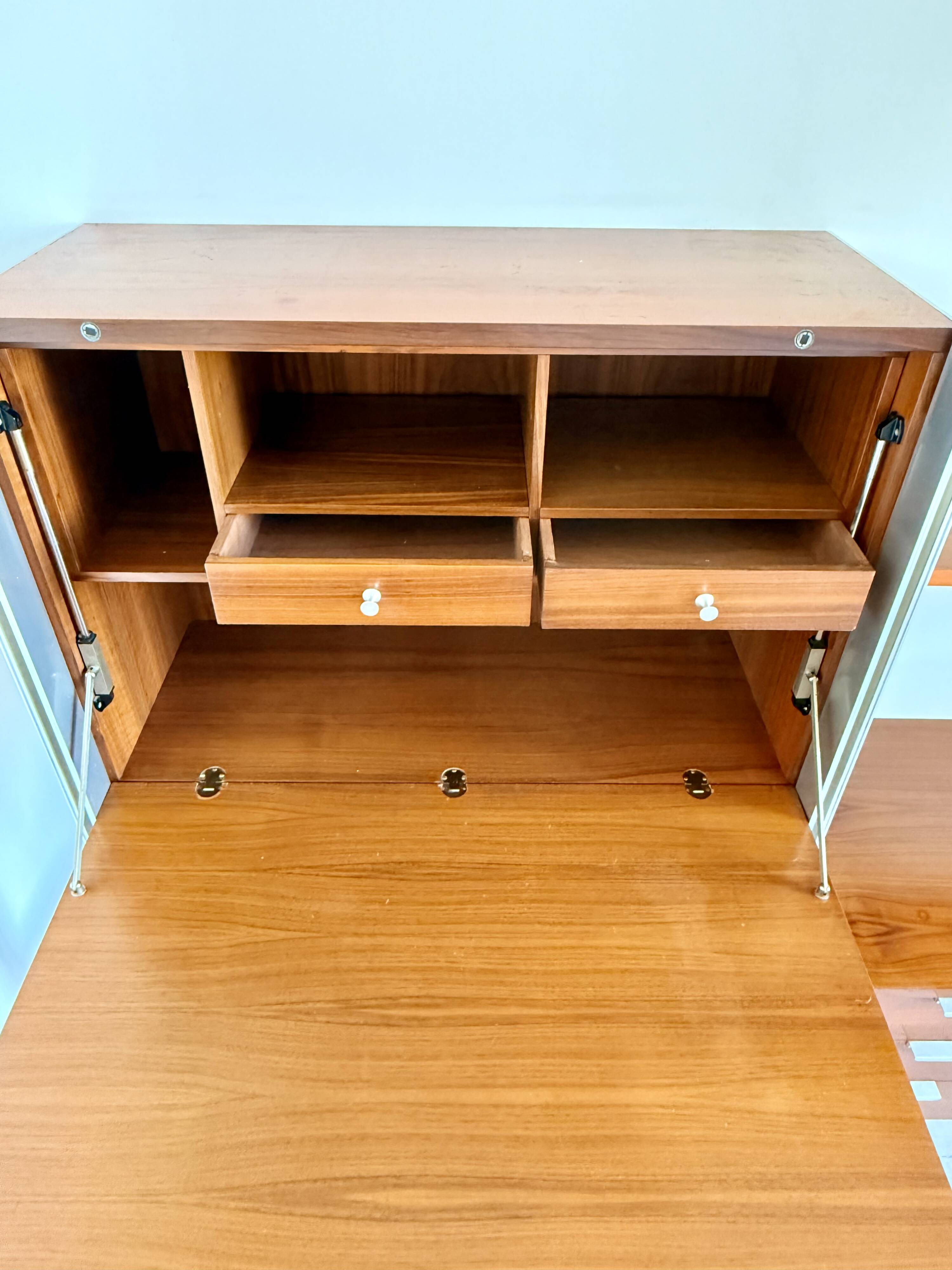 Modular floor library CSS George Nelson by Mobilier International