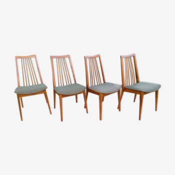 Ensemble de quatre chaises de style scandinave